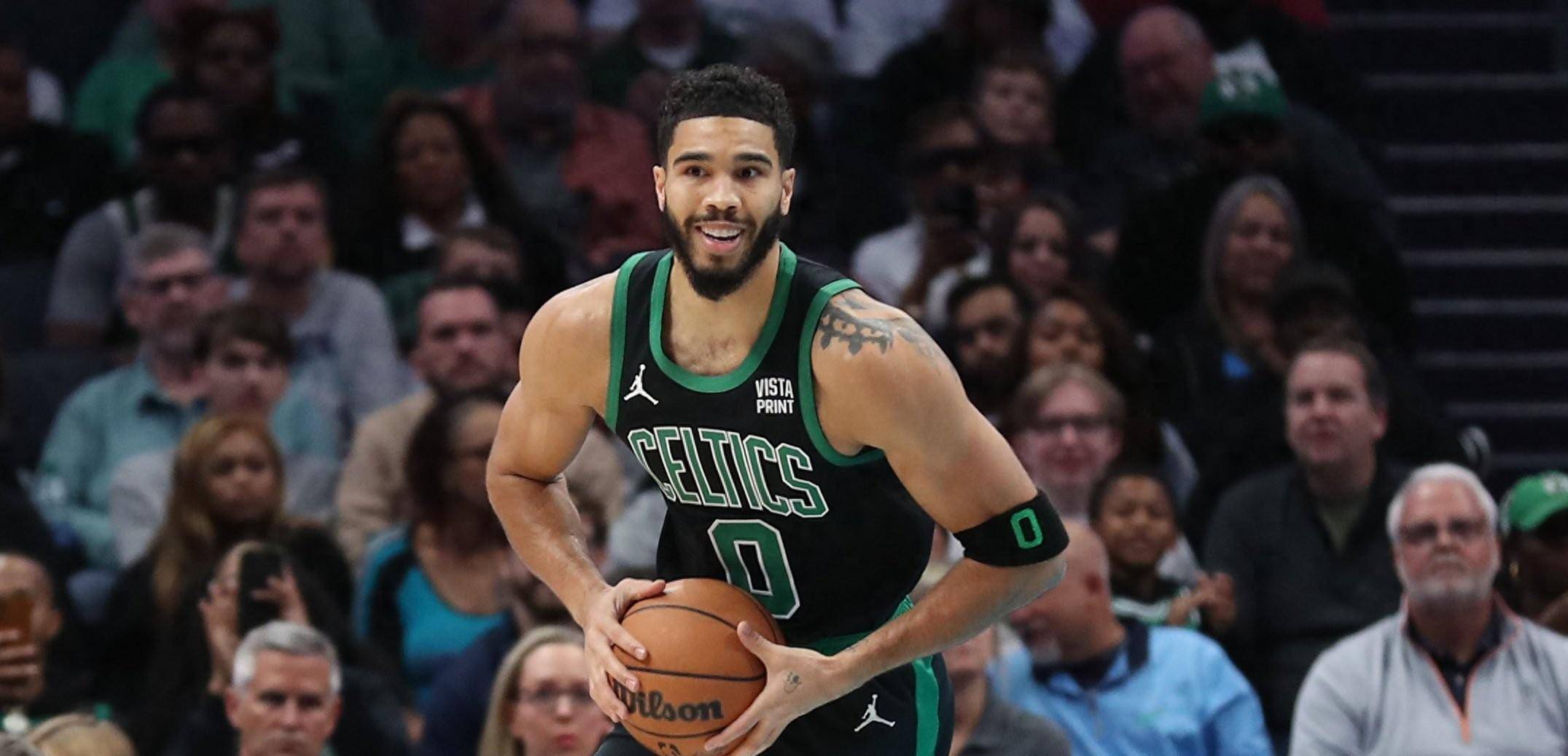 [NBA]范弗里特三分打铁 亚当斯飞身补扣得手